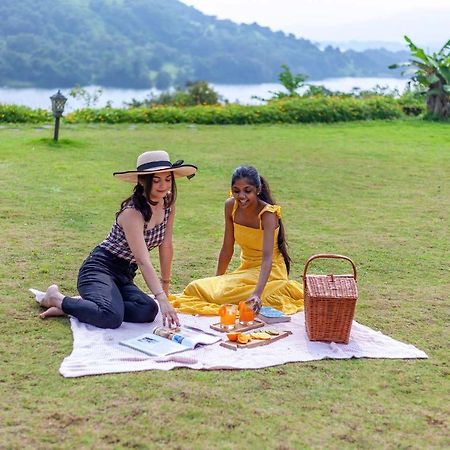 Stayvista'S Shivom Villa 1 - A Serene Escape With Views Of The Valley And Lake Lonavala Esterno foto